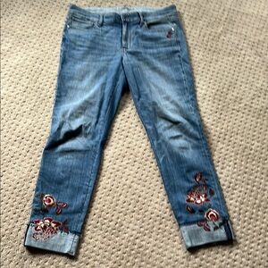 Blue Cropped Jeans with Floral Embroidery